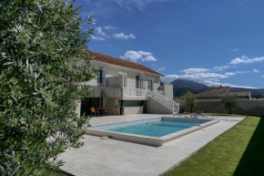Maison cœur de village piscine 6 personnes